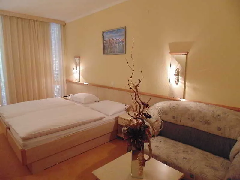 Hotel Adria Weißenburg