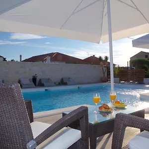 Apartment Banic With Pool, Weißenburg